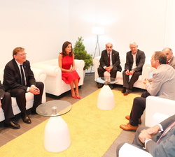 Doña Letizia durante el encuentro con el Director General de la FAO y autoridades presentes